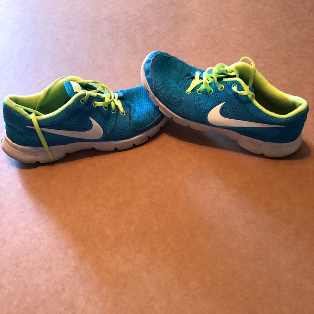 Women's Nike Blue/Lime Color Shoes 8.5